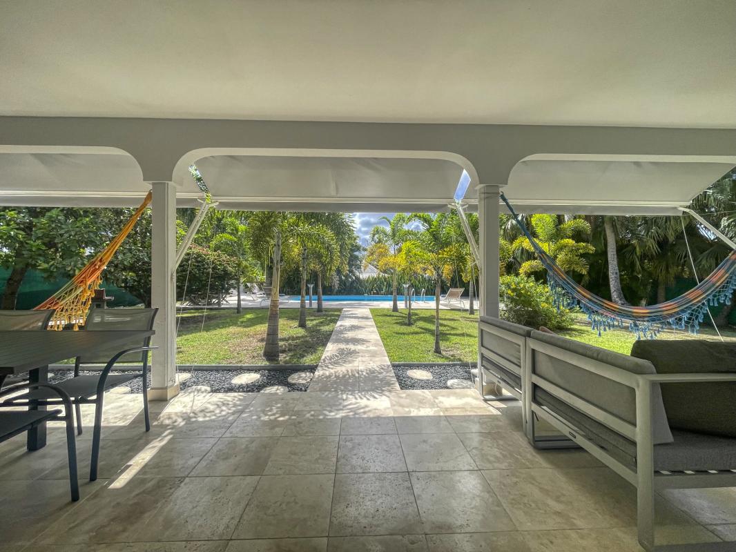 9. Location villa piscine Saint François Guadeloupe_Terrasse